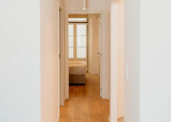 Mary Pink - No 2c - Elegant Two-bedroom Apartment *